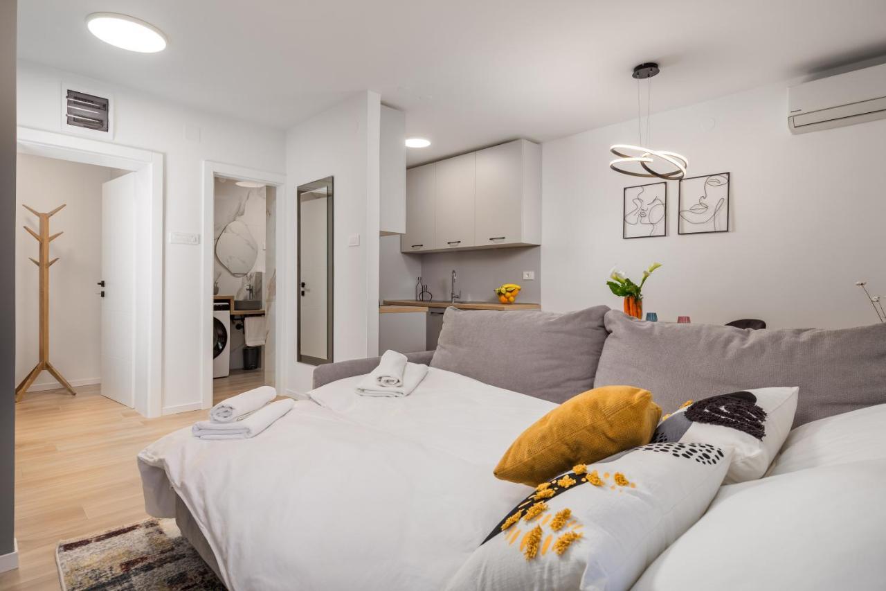 Modern Di Piu With Free 20m2 Garage Parking Apartment Rijeka